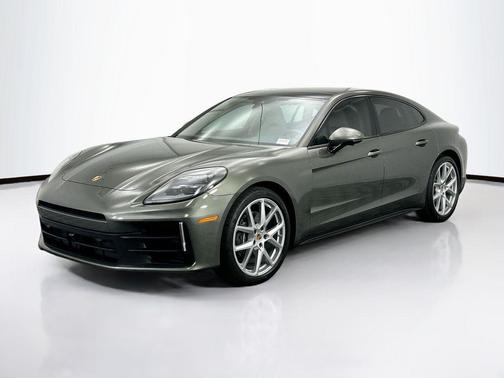 Aventurine Green Metallic 2026 Porsche Panamera