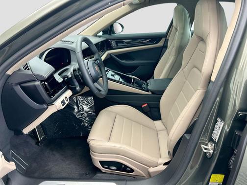 Aventurine Green Metallic 2026 Porsche Panamera