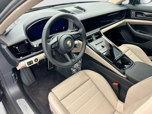 Aventurine Green Metallic 2026 Porsche Panamera