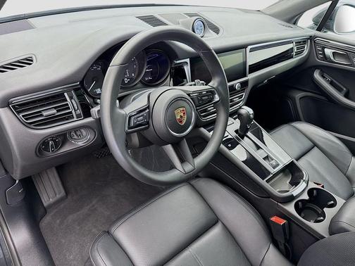 2025 Porsche Macan T