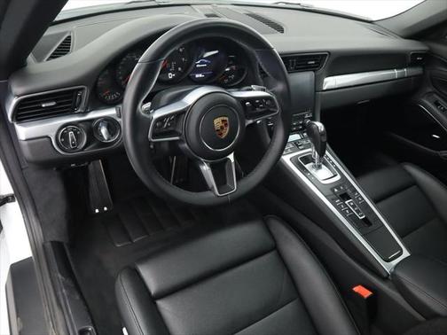 2019 Porsche 911 Carrera
