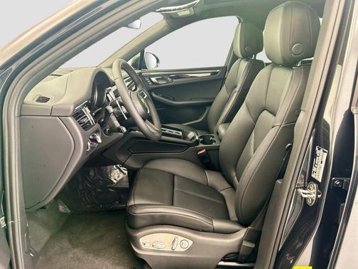 Volcano Grey Metallic 2026 Porsche Macan Macan