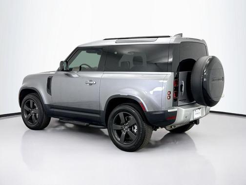 2023 Land Rover Defender 90 SE
