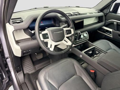 2023 Land Rover Defender 90 SE
