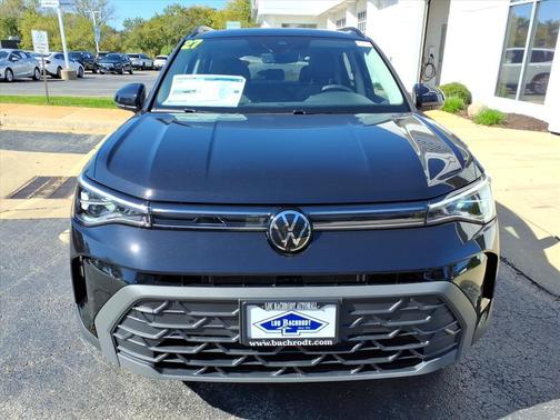 Deep Black Pearl 2027 Volkswagen Taos SE Black
