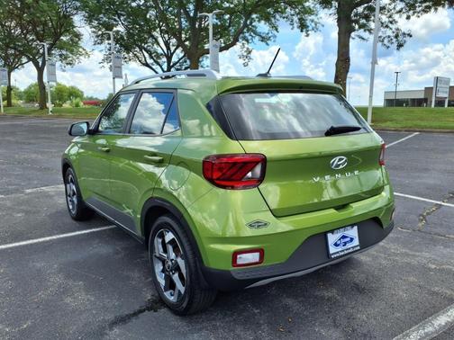 2023 Hyundai VENUE SEL