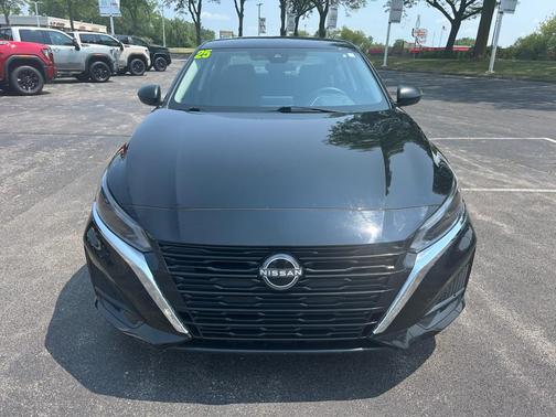 Super Black 2025 Nissan Altima SV FWD