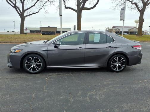 2020 Toyota Camry SE