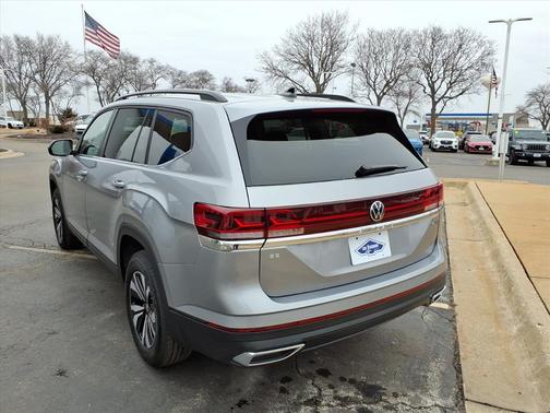 silver mist metallic 2026 Volkswagen Atlas 2.0T SE