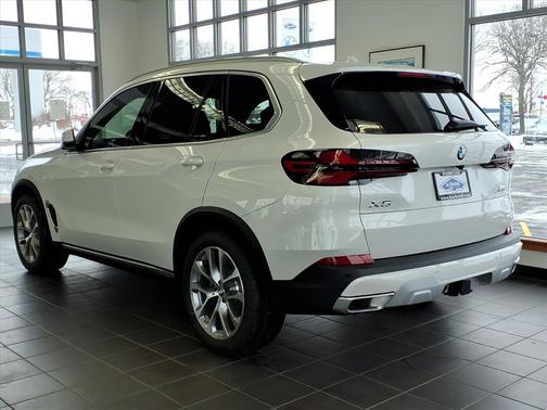 Mineral White Metallic 2026 BMW X5 xDrive40i