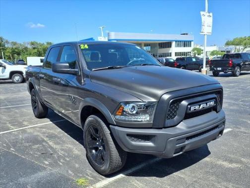 2024 RAM 1500 Classic Warlock Crew Cab 4x4 5'7' Box