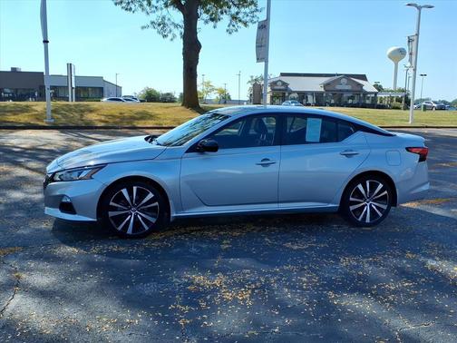 2021 Nissan Altima SR FWD