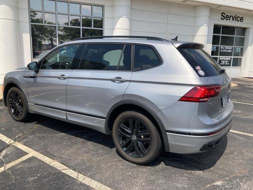 2022 Volkswagen Tiguan 2.0T SE R-Line Black 4MOTION