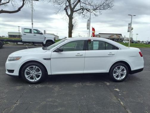 2017 Ford Taurus SE