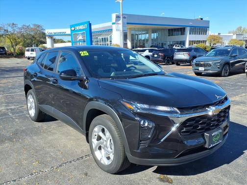 Mosaic Black Metallic 2025 Chevrolet Trax LS