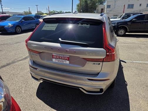 Bright 2025 Volvo XC60 B5 Ultra
