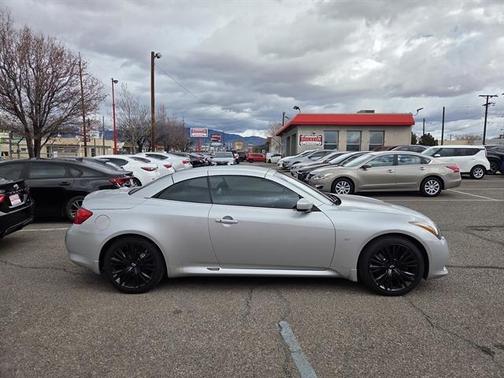 2015 INFINITI Q60 Base