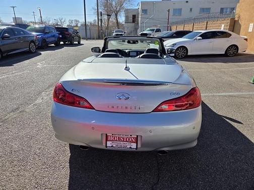 2015 INFINITI Q60 Base