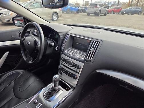 2015 INFINITI Q60 Base