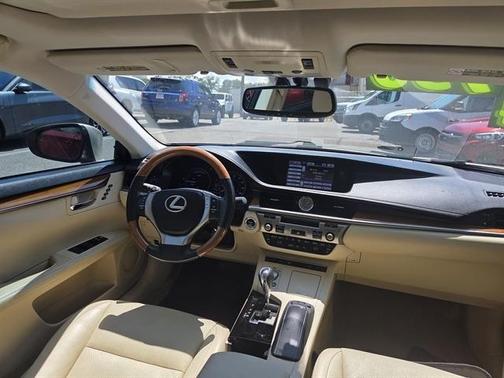 2014 Lexus ES 300h Base