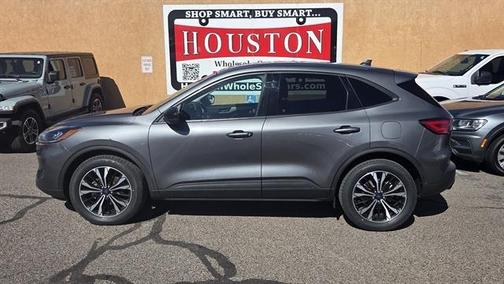 Gray 2022 Ford Escape SE