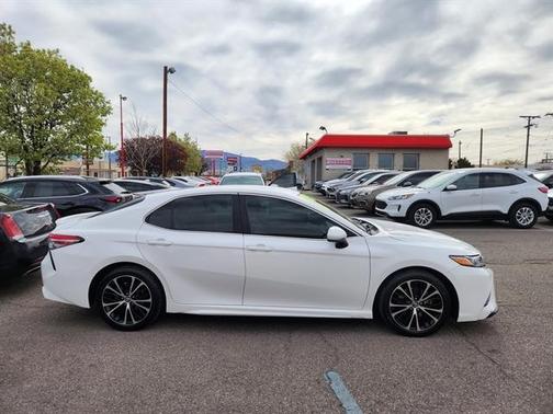 2018 Toyota Camry SE