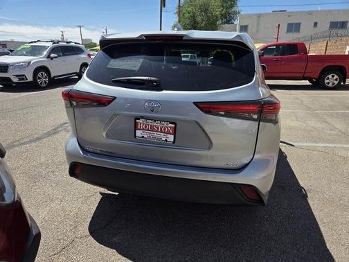 Silver 2021 Toyota Highlander L