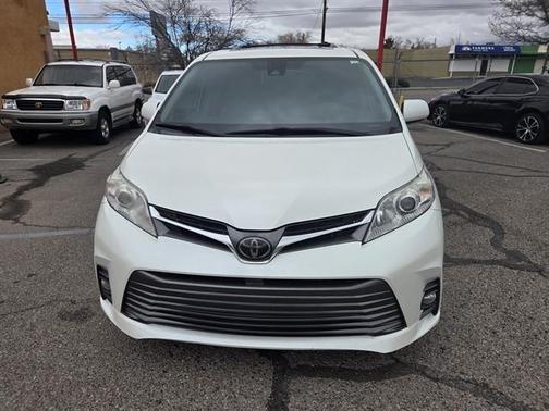 2020 Toyota Sienna XLE