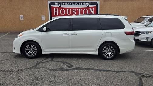 2020 Toyota Sienna XLE
