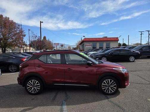 2023 Nissan Kicks SR