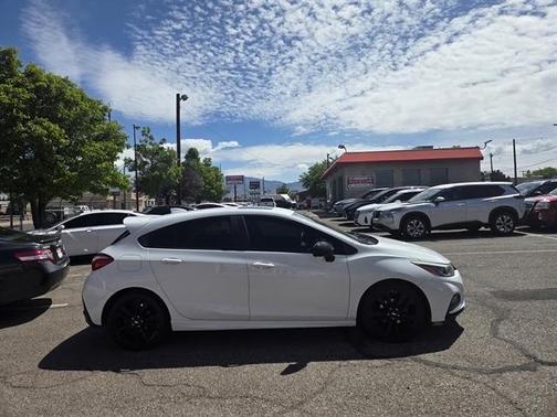 White 2018 Chevrolet Cruze LT