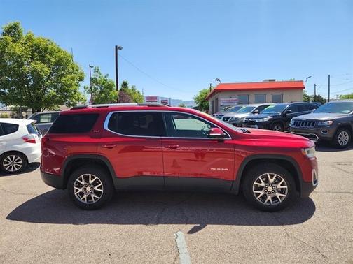2023 GMC Acadia SLT