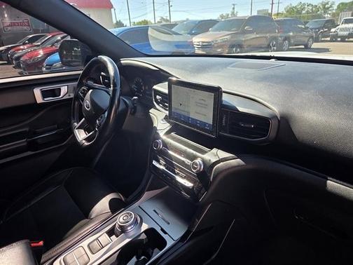 White 2022 Ford Explorer ST-Line