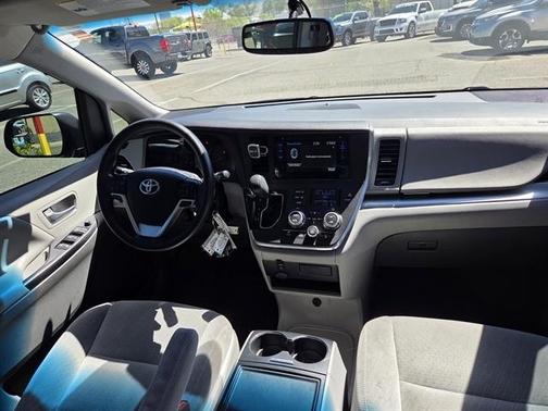 2017 Toyota Sienna LE