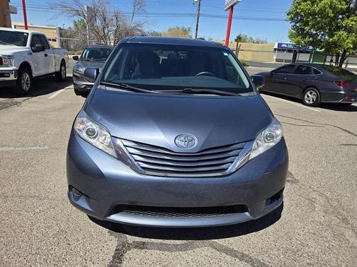 2017 Toyota Sienna LE