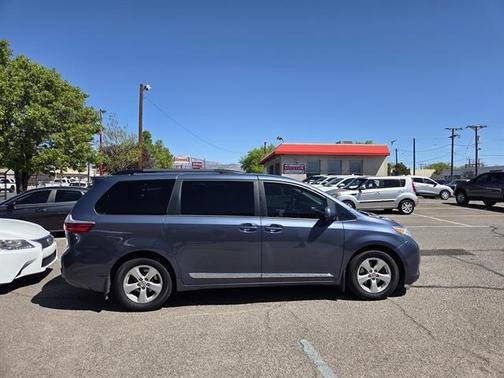 2017 Toyota Sienna LE