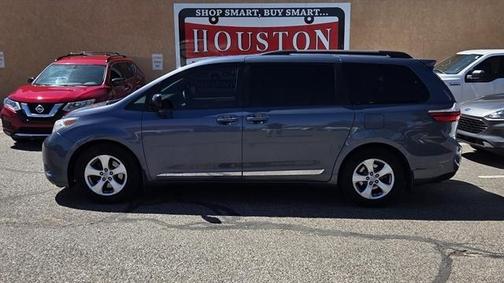 2017 Toyota Sienna LE