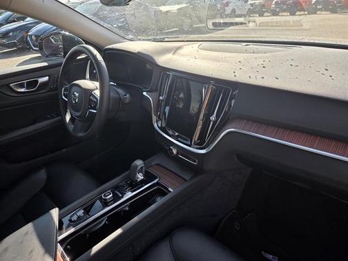 2025 Volvo S60 B5 Plus