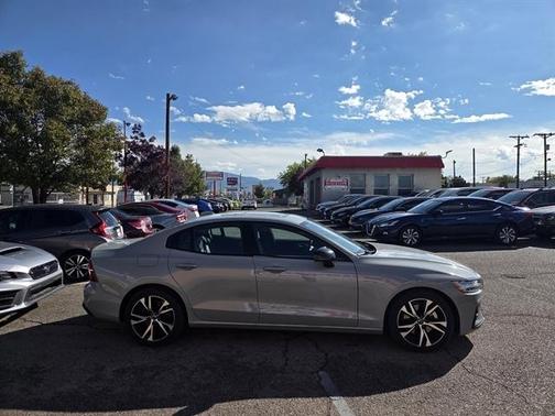 2025 Volvo S60 B5 Plus