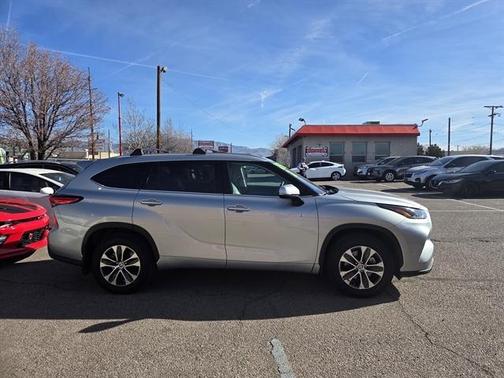2021 Toyota Highlander Hybrid XLE