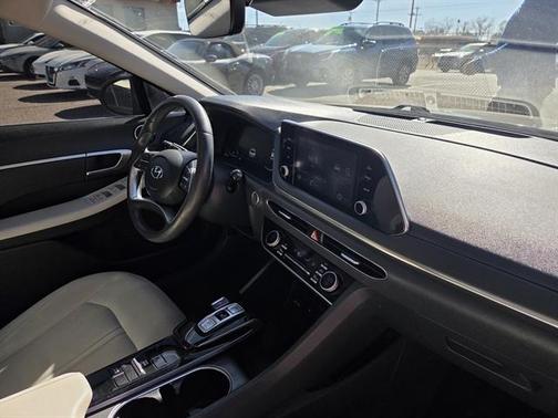 2022 Hyundai SONATA SEL