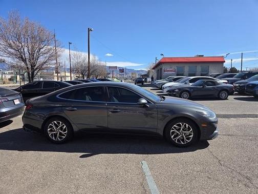 2022 Hyundai SONATA SEL