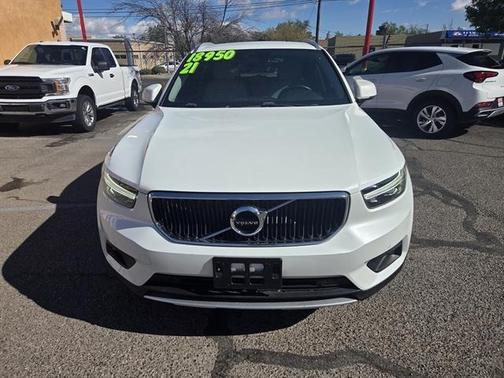 White 2021 Volvo XC40 T5 Momentum
