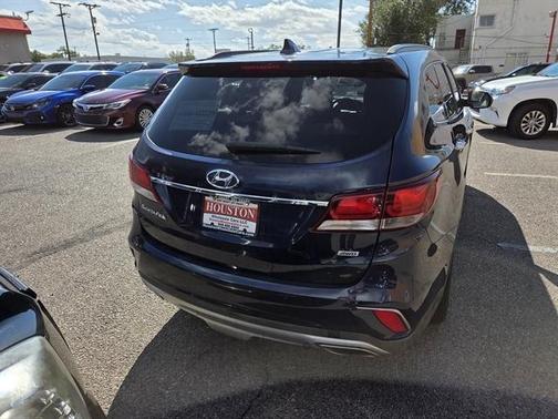 2017 Hyundai SANTA FE SE