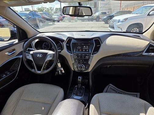 2017 Hyundai SANTA FE SE