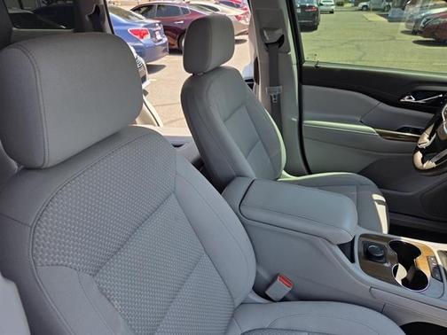 White 2022 GMC Acadia SLE