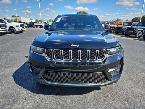 2025 Jeep Grand Cherokee Laredo