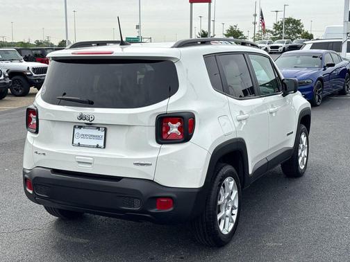 Alpine White Clearcoat 2022 Jeep Renegade Latitude