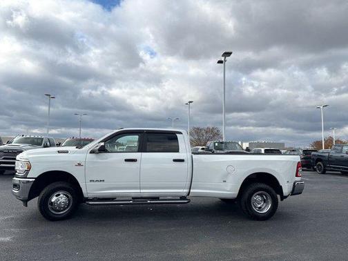 2022 RAM 3500 Big Horn Crew Cab 4x4 8' Box
