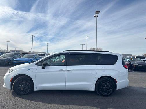 2024 Chrysler Pacifica Hybrid Premium S Appearance Pkg